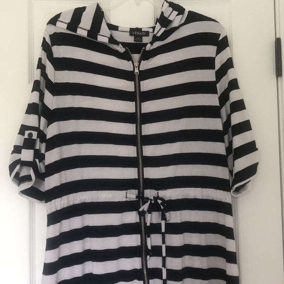 👙VENUS Black &White Striped Bathing Suit Cover👙 - Picture 2 of 9